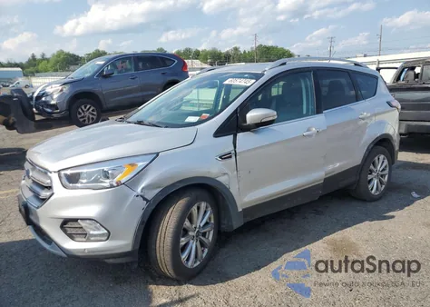 2017 Ford Escape Titanium z USA, uszkodzony, nr VIN 1FMCU9J98HUA58277
